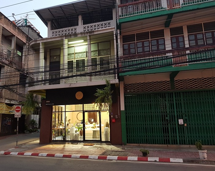 exterior of metal studio jewelry main branch on Chiang moi road
