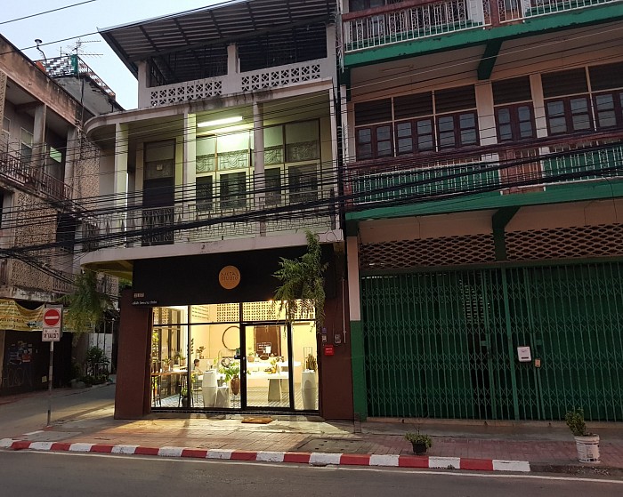 exterior of metal studio jewelry main branch on Chiang moi road